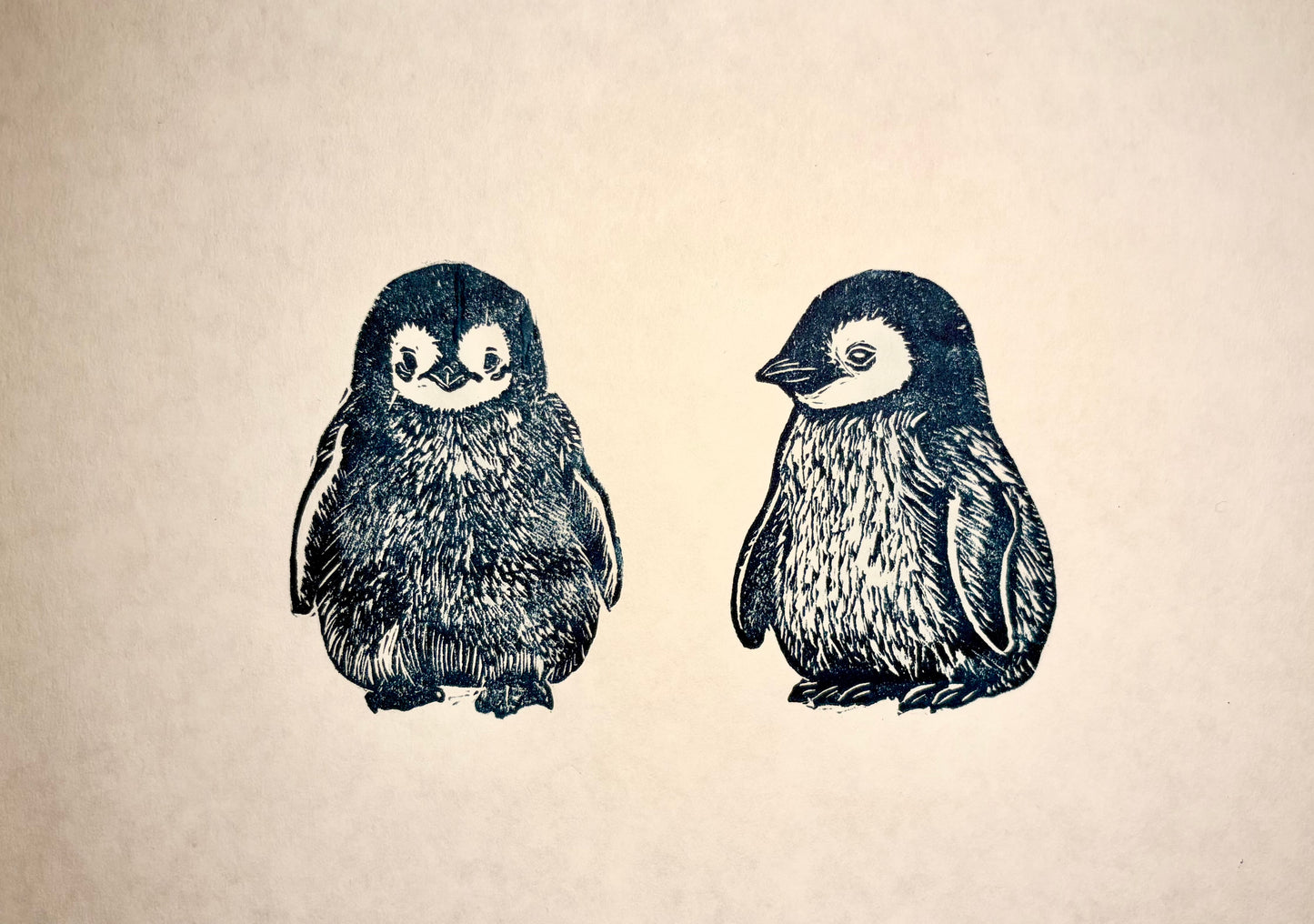 Pingüinos Cría — Linograbado Original | Edición Limitada